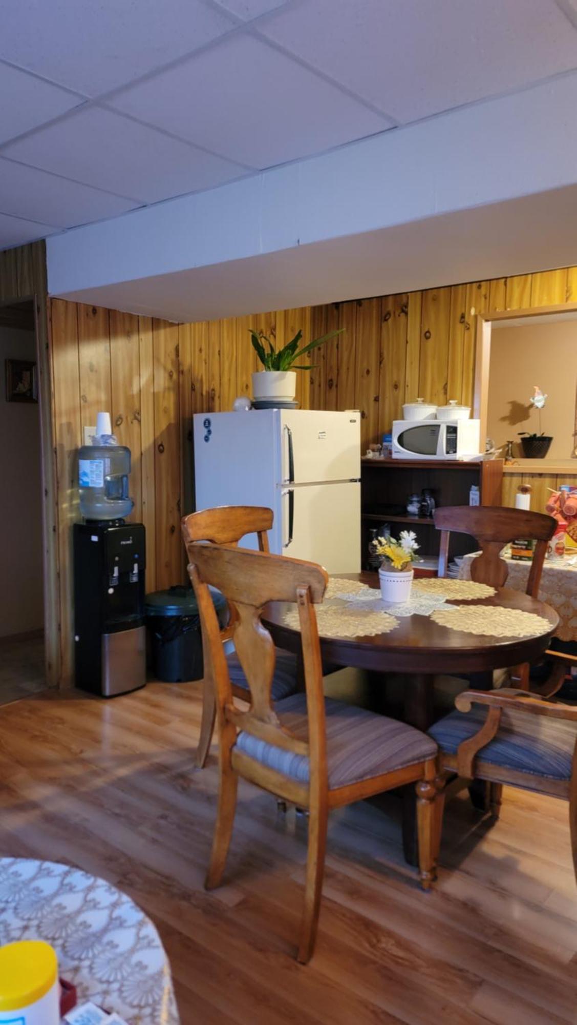 Charming - 2 Bedrooms Suite, 1 Full Bath & Family Room Камлупс Екстериор снимка