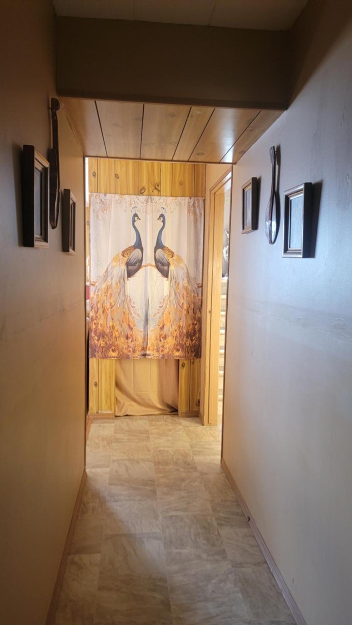 Charming - 2 Bedrooms Suite, 1 Full Bath & Family Room Камлупс Екстериор снимка